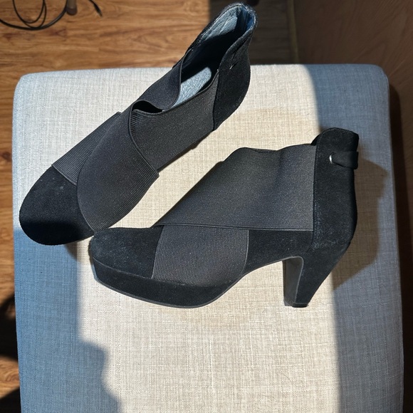 Sacha London booties size 8.5 in black with elastic detailing - Picture 5 of 7